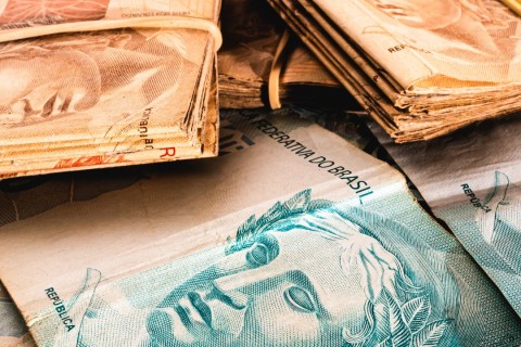Salário mínimo deve subir para R$ 1.412 no ano que vem