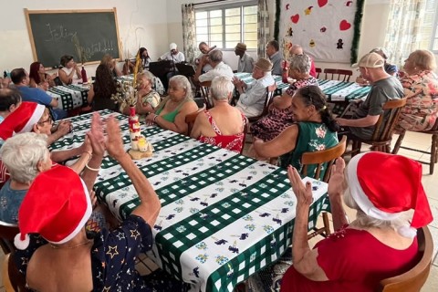 Idosos participam de confraternização no Centro Dia Idoso
